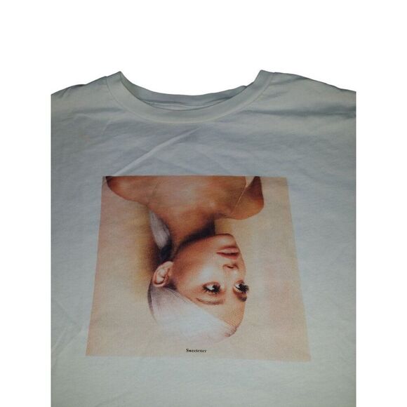 Ariana Grande Tshirt Women Sz M Graphic Print Divided Concert‎ Tour Pop Music - Picture 2 of 8